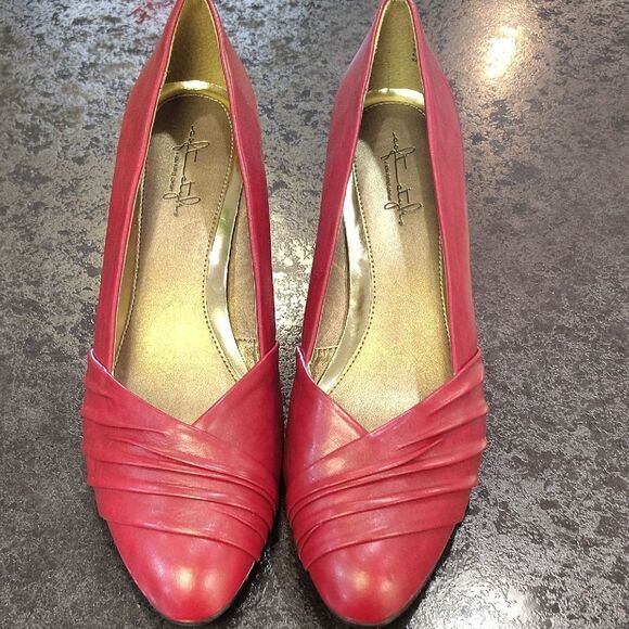 Hush Puppies Red Heels with Pleated Detailing - Picture 1 of 6